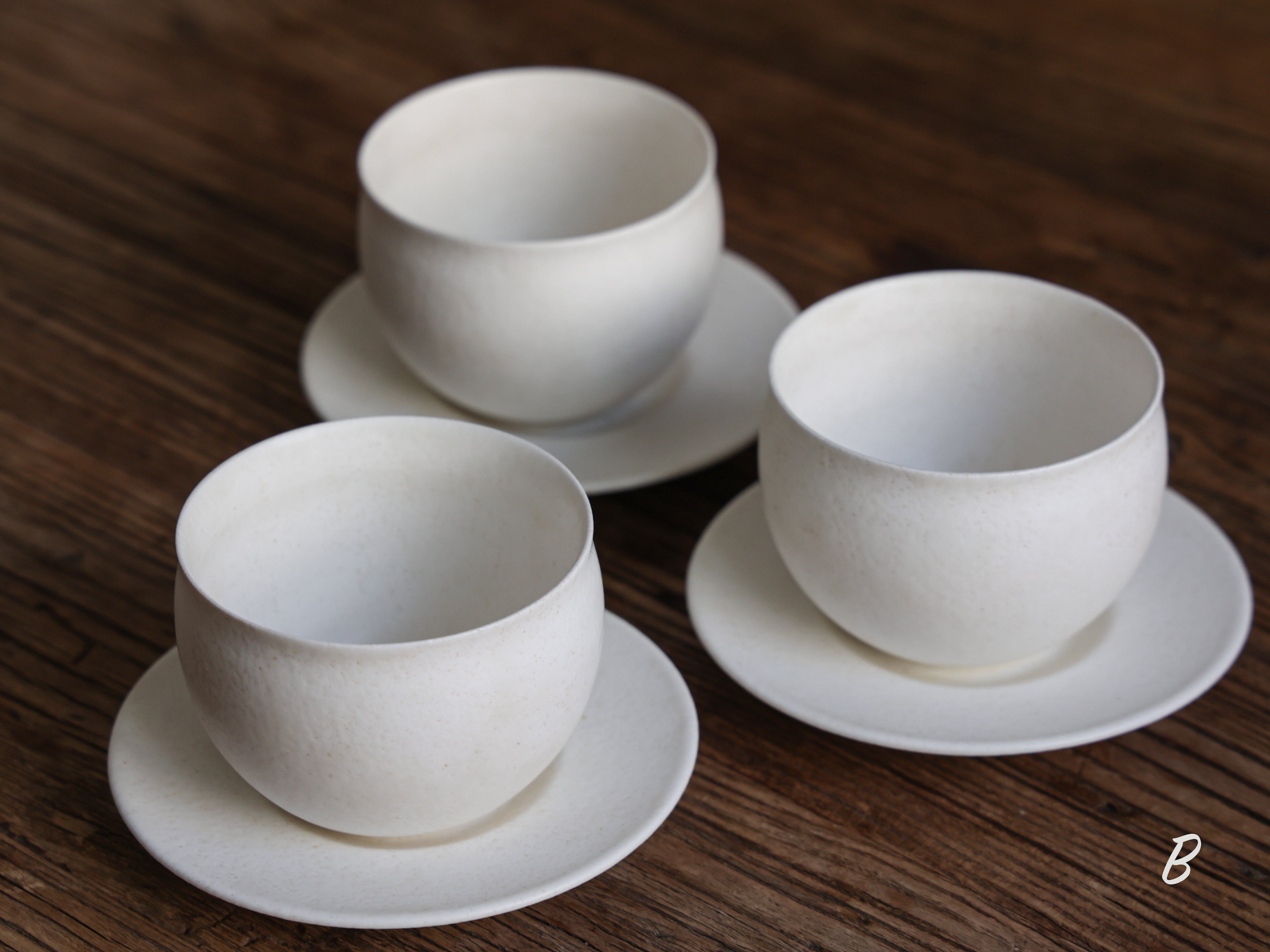 Balanced White Mug (with a saucer)
