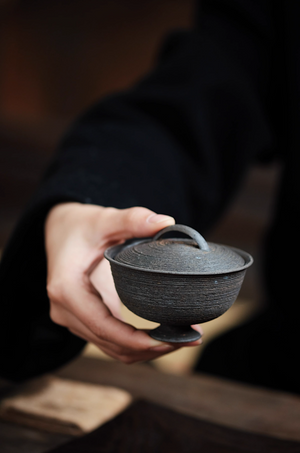 High Heel Metallic Sheen Gaiwan