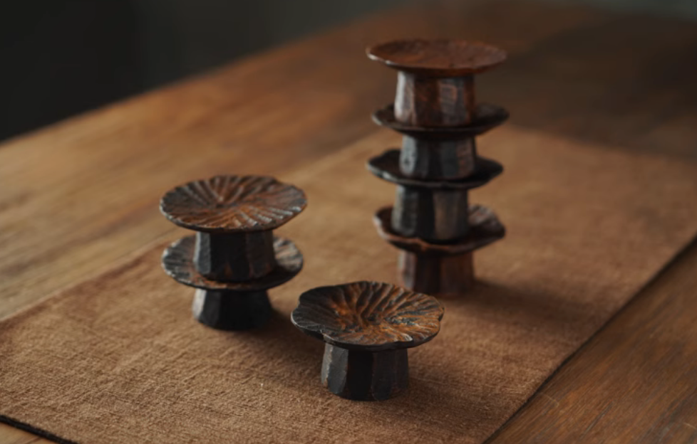 Hand-carved Flower Lid Holder