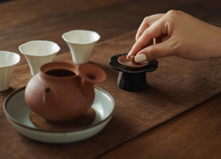 Hand-carved Flower Lid Holder