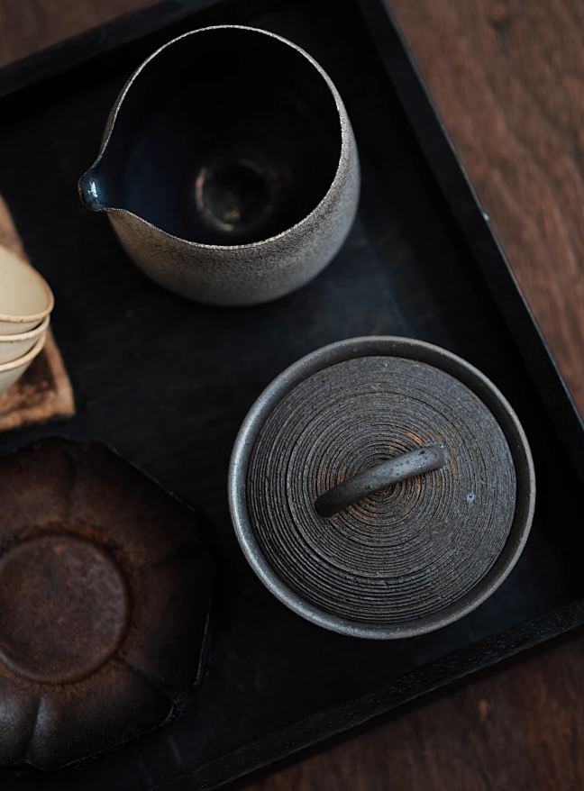 High Heel Metallic Sheen Gaiwan