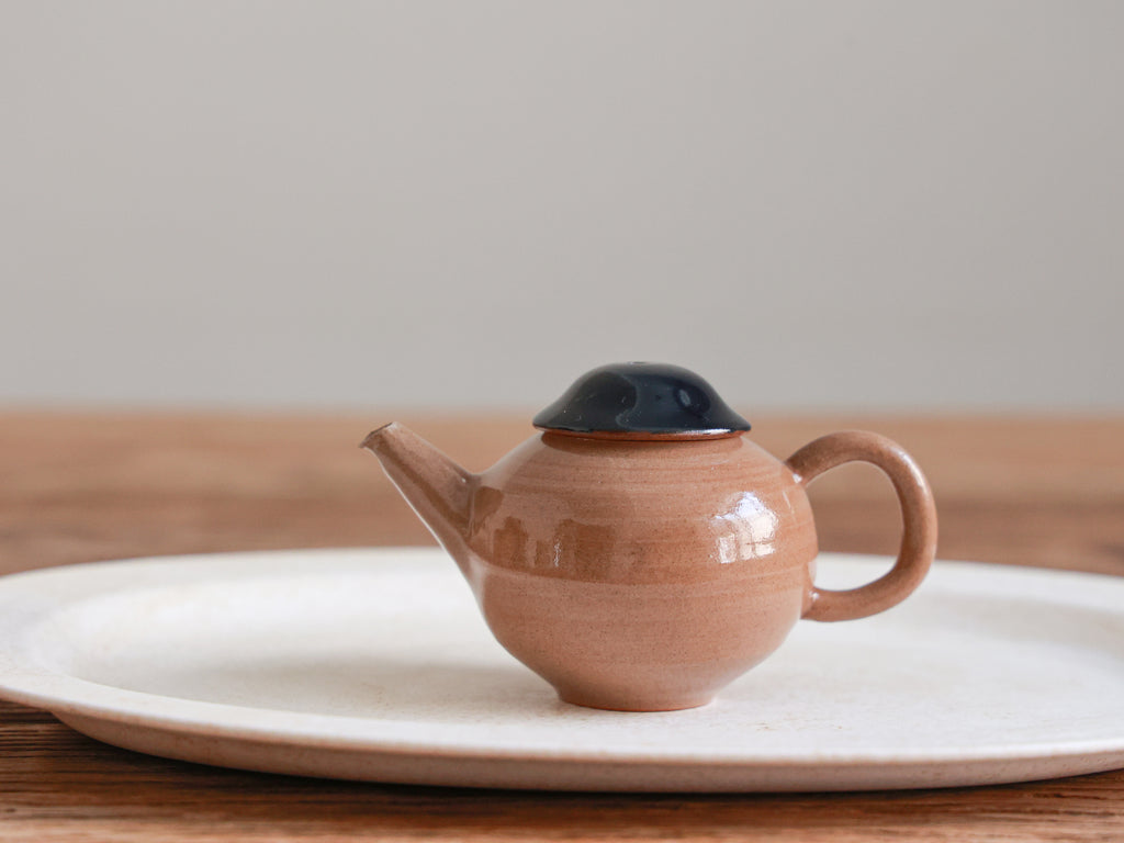 Black Lid Teapot -1