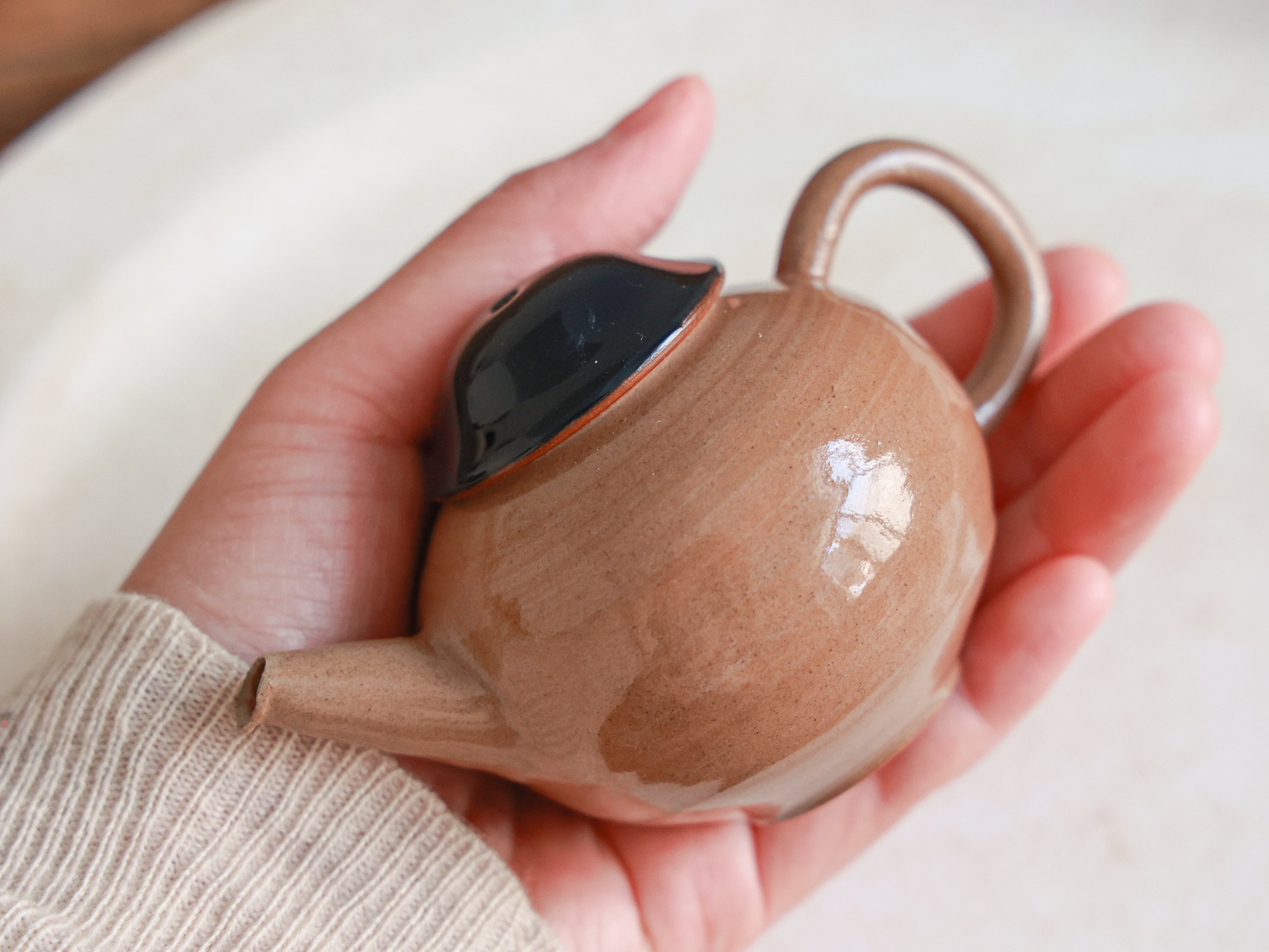 Black Lid Teapot -1