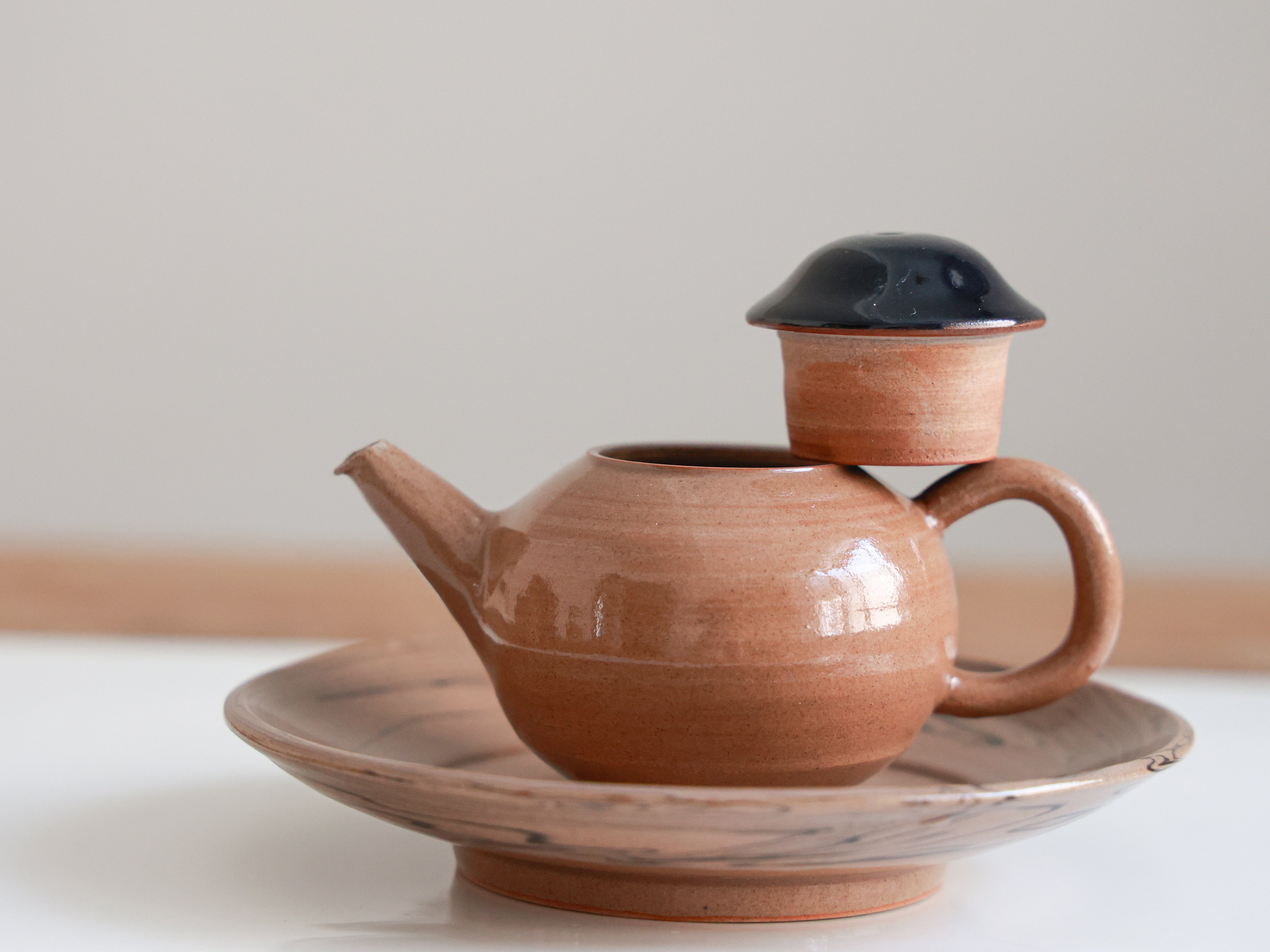 Black Lid Teapot -1