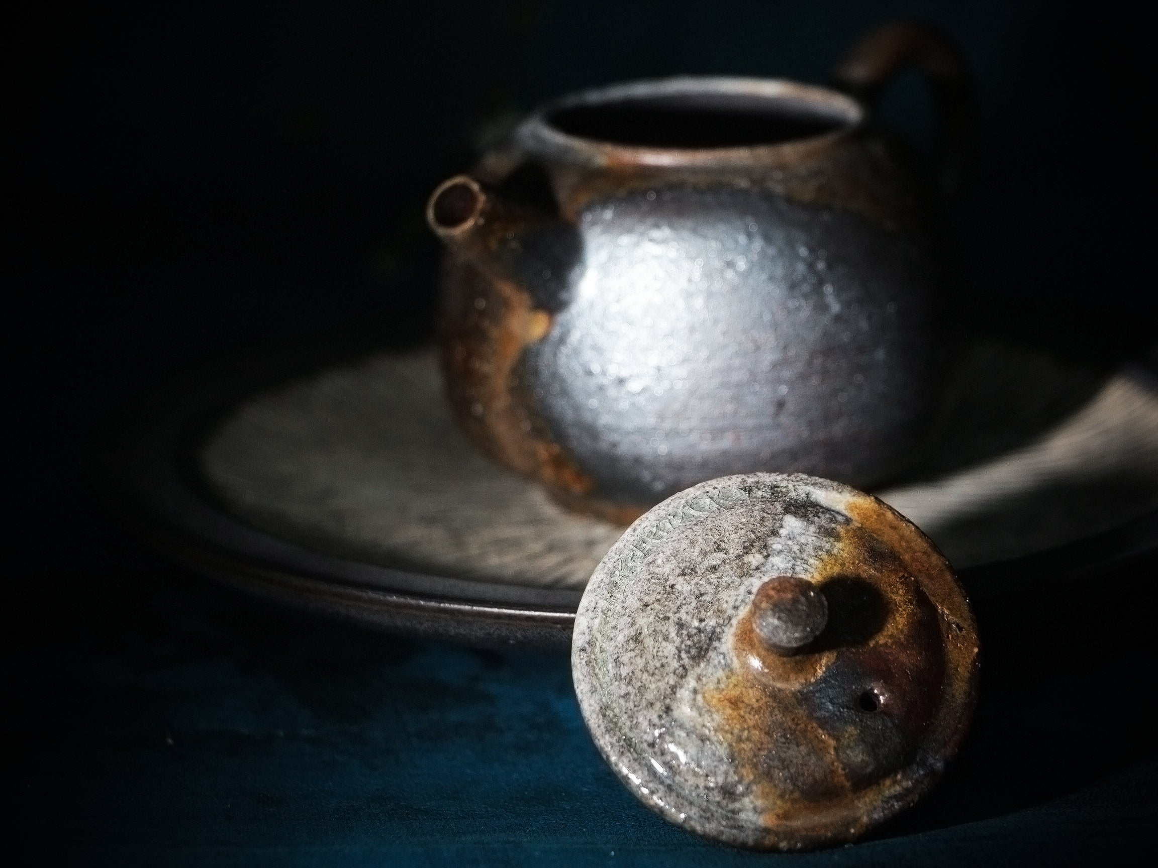Side-to-side Woodfired Teapot